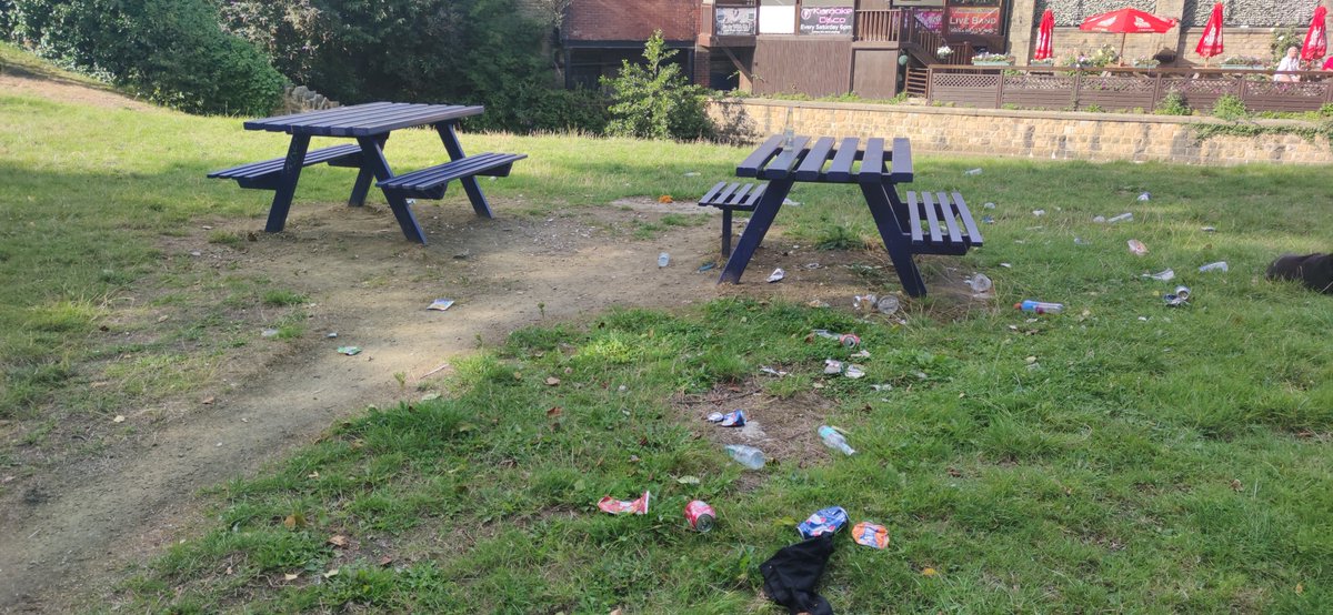 bettertelecoms's tweet photo. @CanalRiverTrust @KirkleesCouncil whose responsibility is it to collect the rubbish here? This is by The Bridge Pub, Thornton Lodge, Huddersfield.
Lovely to have two picnic benches and two benches but why no bins??? https://t.co/83BpSL62CS