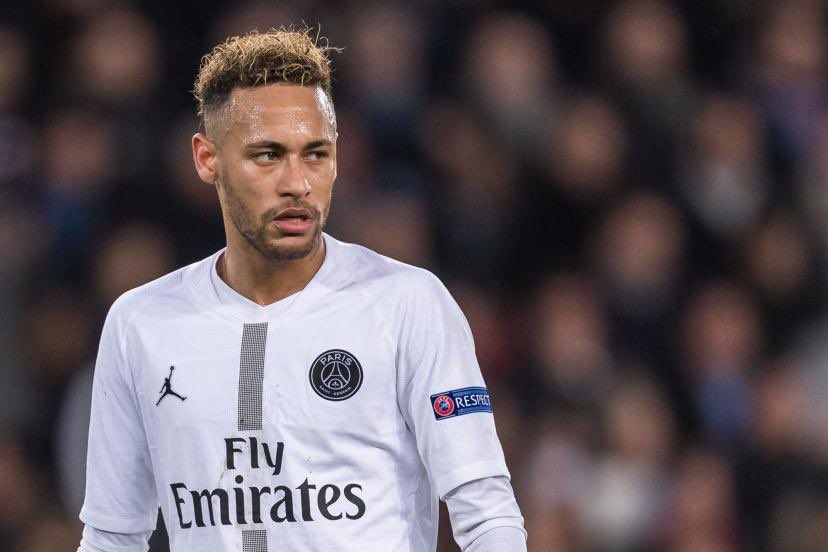 Matheo_2812's tweet photo. Les maillots Jordan du PSG c’est toujours des Masterclass https://t.co/U3kaK649kI