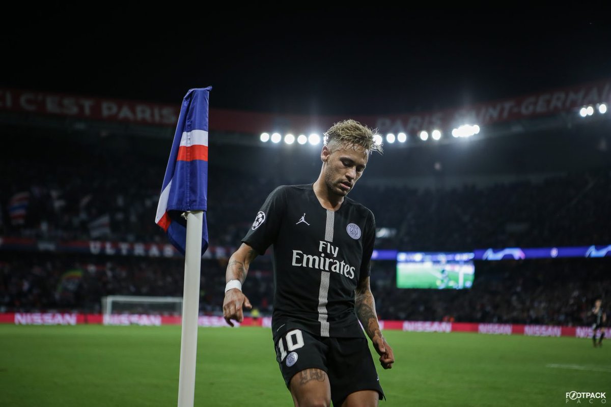 Matheo_2812's tweet photo. Les maillots Jordan du PSG c’est toujours des Masterclass https://t.co/U3kaK649kI