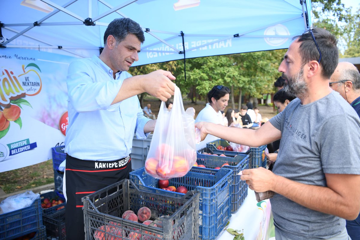 avmkocaman's tweet photo. #BalabanŞeftaliveNektari'sini yemeyen kalmasın dedik 😊
Köseköy Gençlik Eğitim ve Rehabilitasyon Merkezi yararına bağışlamak üzere, #Genç kardeşlerimizinde desteği ile bugün tam #2Ton Şeftali ve Nektarin sattık. 💪
Hepinizi tebrik ediyorum çocuklar 👍 https://t.co/fqlvQnx1ZT