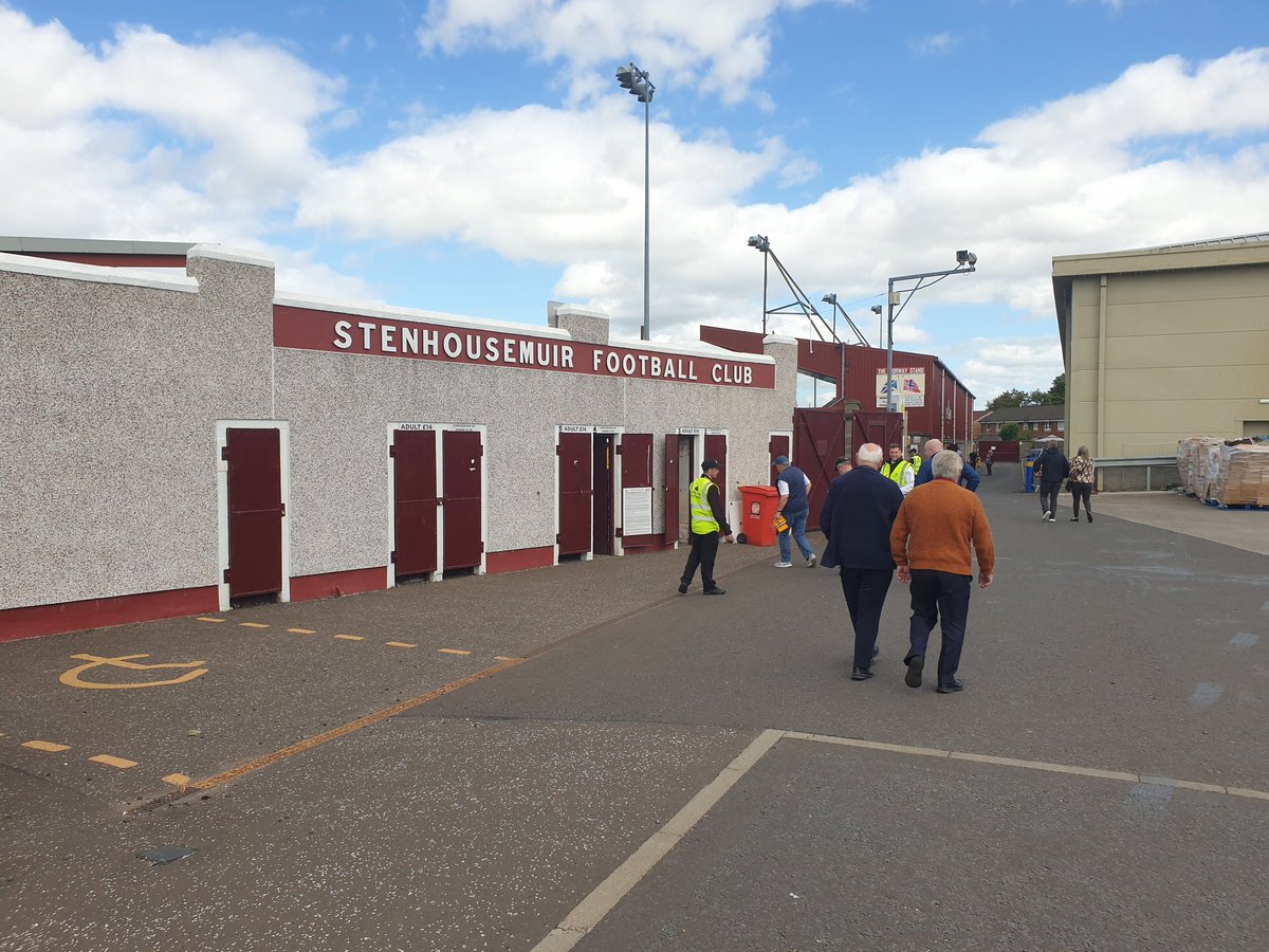 MJDumbarton's tweet image. Amazing Sons away support, homemade pies, lovely old skool stadium, two set pieces, fantastic third goal for @Dumbartonfc, and a great afternoon with my pal whos up from down south. Happy Saturday guys - MON THE SONS 🖤💛🖤💛🖤