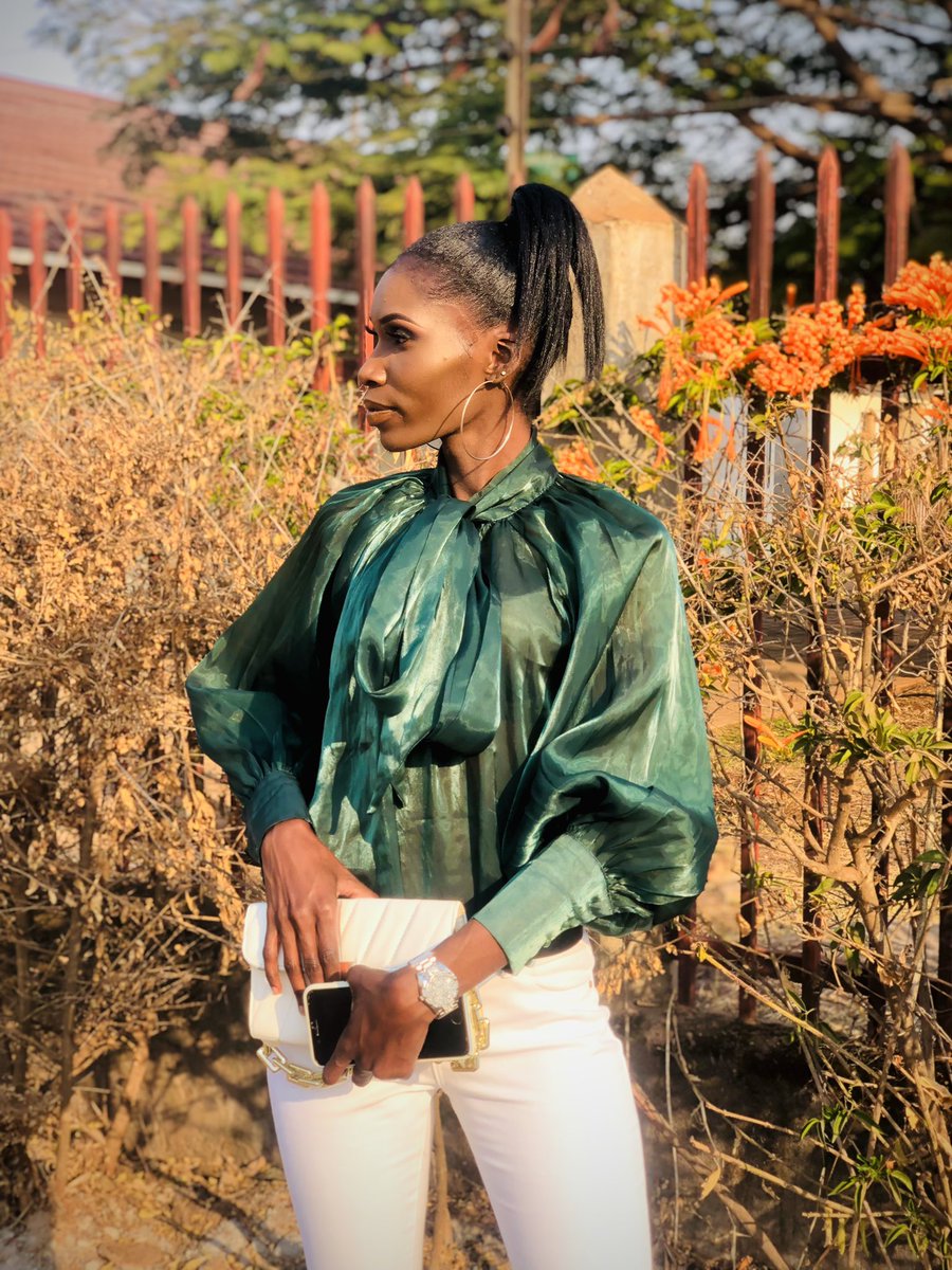Namakau97's tweet photo. Itโs only after youโve stepped out of your comfort zone that you begin to change,grow and transform โจ
#BlackGirlMagic #BlessedForLife #Z https://t.co/dvOHOmu4wD