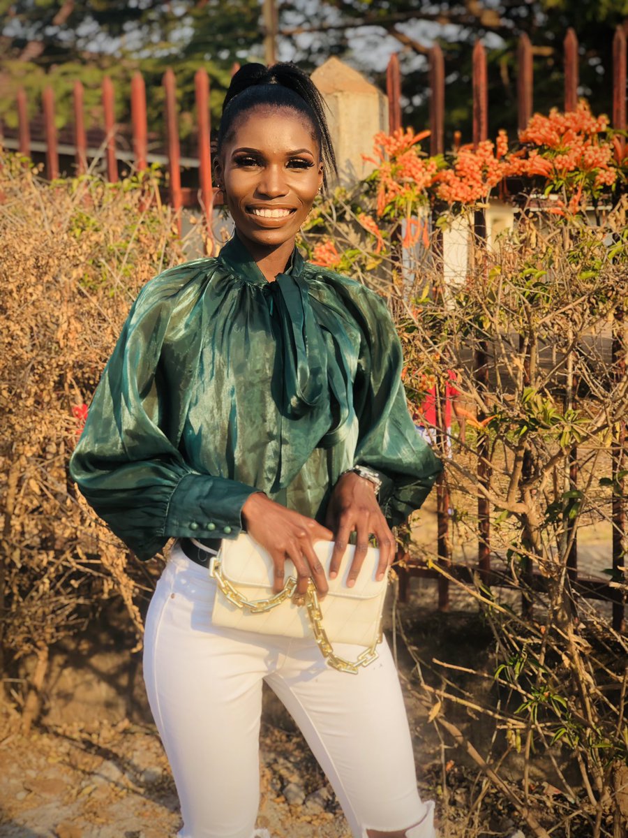 Namakau97's tweet photo. Itโs only after youโve stepped out of your comfort zone that you begin to change,grow and transform โจ
#BlackGirlMagic #BlessedForLife #Z https://t.co/dvOHOmu4wD