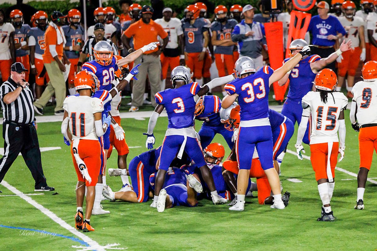 Bolles varsity defense with the shutout last night.⁦@Jen_allen⁩ ⁦@BreelandMadison⁩ ⁦@JacksonBrill22⁩ ⁦@Bolles_Football⁩