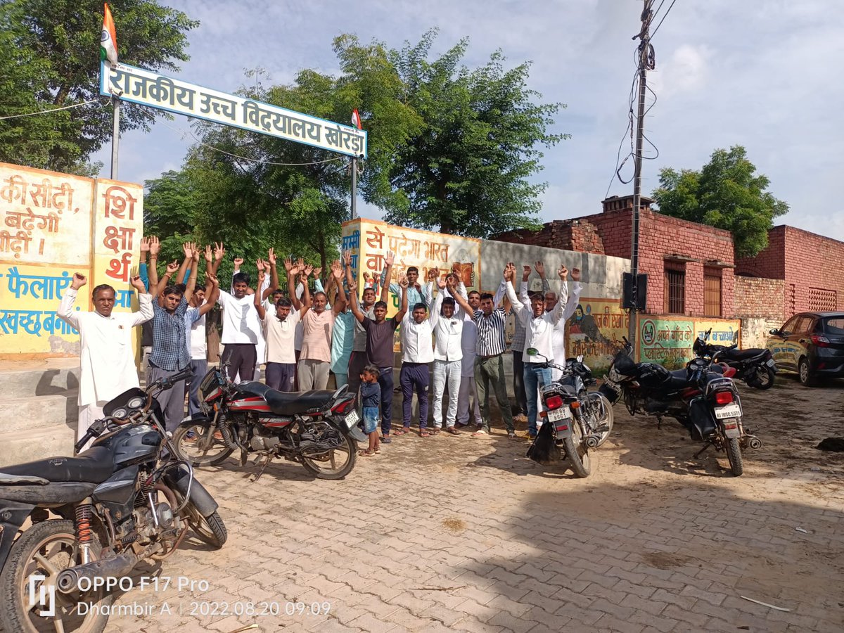 ShweDhull's tweet photo. शिक्षक पदों को खत्म करने का विरोध हर गाँव करेगा. सारा हरियाणा देख ले, ज़िंदा गाँव के ज़िंदा लोग बाहर निकलो, अपने अपने स्कूलों के बाहर निकलकर करो विरोध. स्कूलों को बचाना है, बंद नहीं होने देना है.
#श्वेता_ढुल https://t.co/khwJYEHcrS
