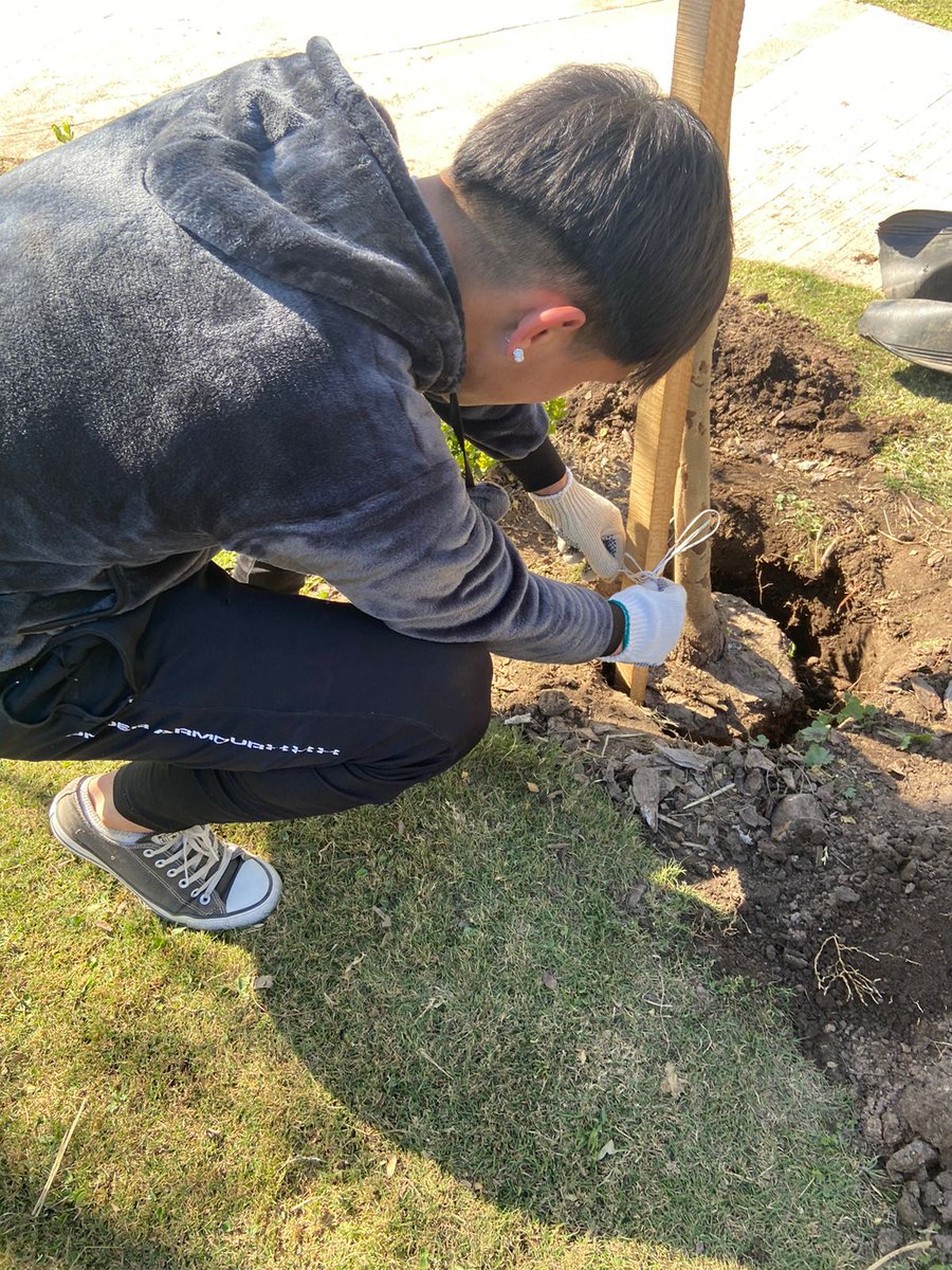 El día #Viernes 19/08 realizamos una reforestación del Parque del Buen Aire de #Suvico

La importancia del compromiso con la Naturaleza es el mismo Compromiso Social que tiene la Juventud

Gracias <a href="/GustavoPedrOk/">Gustavo Pedrocca</a> por continuar brindando el espacio de la Secretaria de la Juventud.