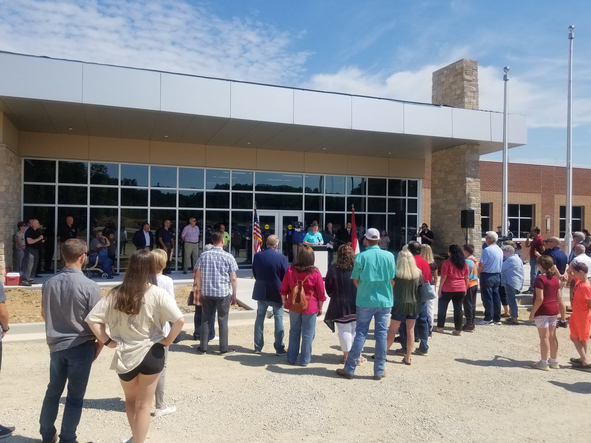 Forever_DrDill's tweet photo. Honored to attend the ribbon cutting ceremony for the new @pbpd facility #PBstrong #PBproud https://t.co/bfU5XMrwsM