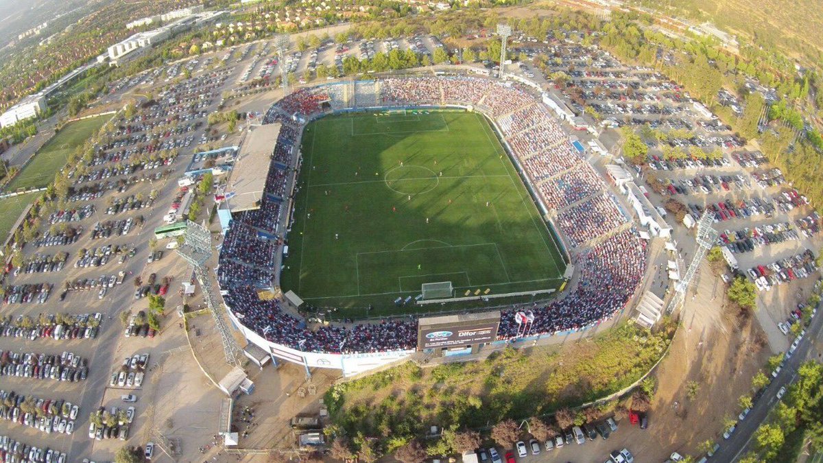 andoterok's tweet photo. [ABRO HILO]

Selección de goles de la Católica en San Carlos de Apoquindo. Las gracias a @UCatolicaTV y @cducatolica por registrar a lo largo de los años estos momentos emocionantes. Y a mi amigo @teko_silva_ que sin quererlo me inspiró a hacer esta selección. #AdiosSanCarlos https://t.co/QxoAv0Tnsd