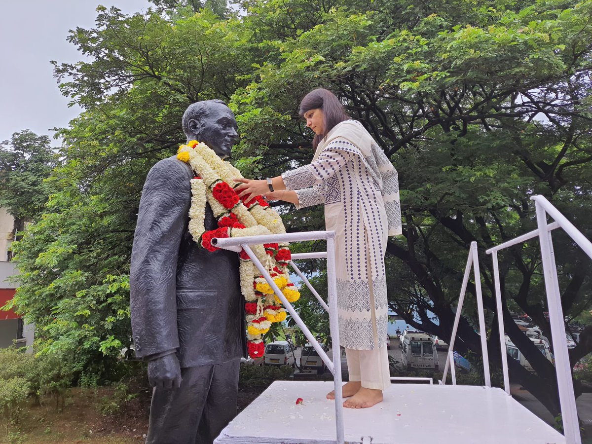 BhargavaRichi's tweet photo. Remembering the Youngest Prime Minister and an Architect of Modern and Digital India Shri. #RajivGandhi on his 78th Birth Anniversary today.
@RahulGandhi @kcvenugopalmp @Allavaru @srinivasiyc @amitspatkar 
#RememberingRajivGandhi 
#RajivEkSankalp https://t.co/8On6xSji7z