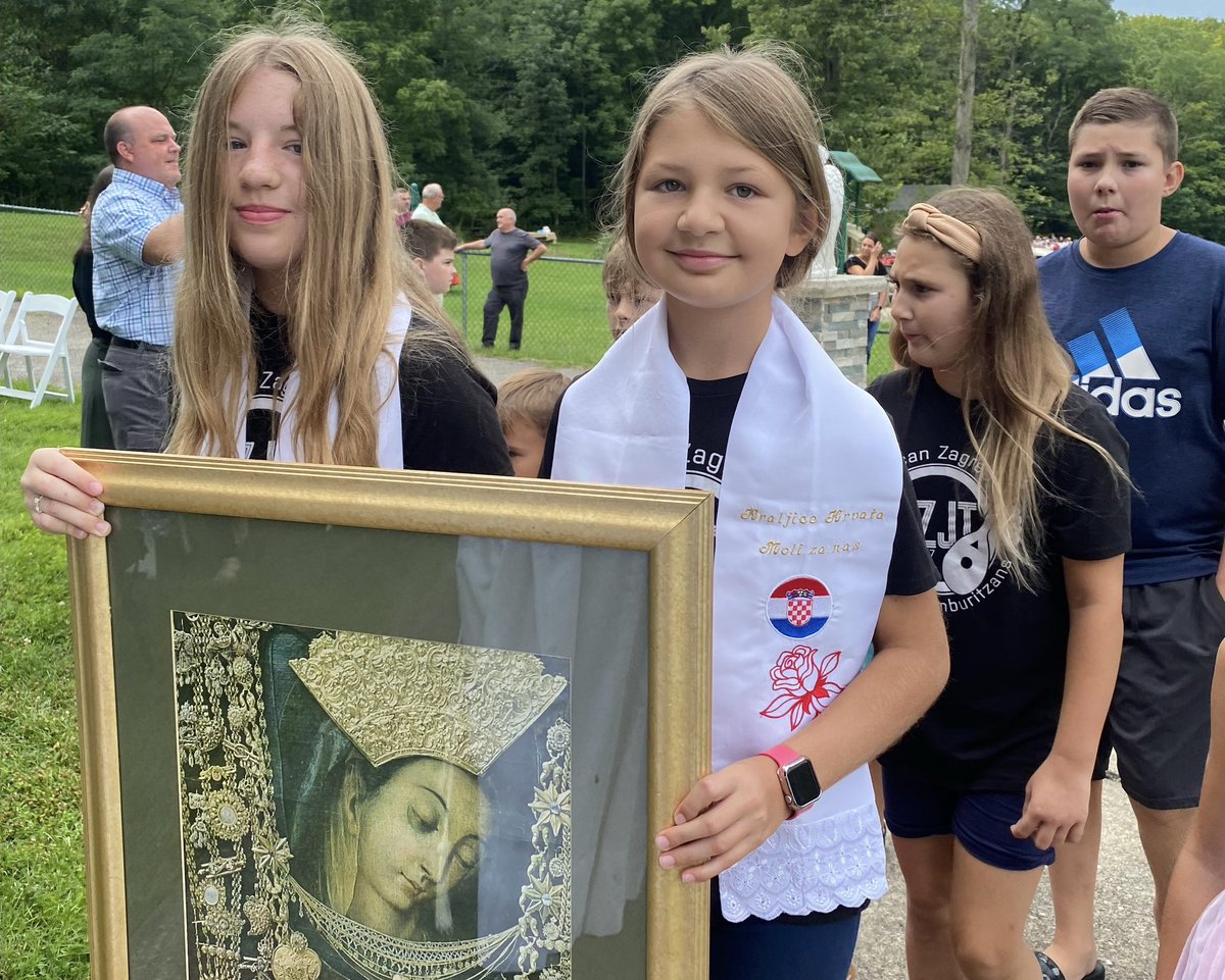 DubrovnikGarden's tweet photo. What a wonderful turnout for the Feast of the Assumption at our Croatian Center on August 14.
.
.
.
.
#croationcenter #picnicgrounds #pavilion #chapel #soccerfields #feastoftheassumption #americancroatian #dubrovnikgarden #dubrovnikgardenrestaurant #croatianfood #cleevents https://t.co/gTAqiDpHi0