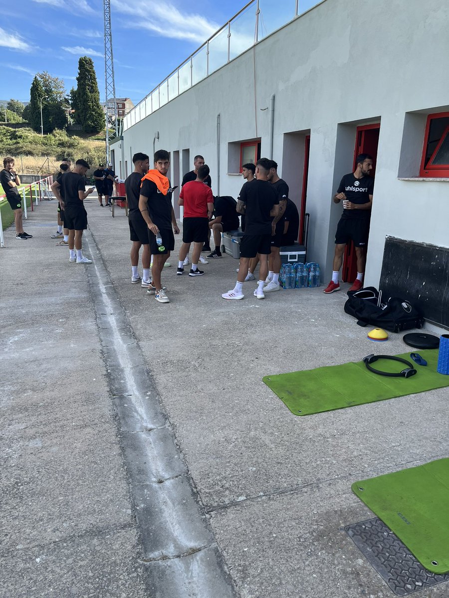 AtcoBembibre's tweet photo. ¡Buenas tardes desde El Barco!

Todo listo para el partido de Copa @rfef que nos enfrenta al @ZCFoficial a partir de las 19:30.

Lo podéis seguir en directo a través de @Elfutbolmodsto.

#VamosÁguilas https://t.co/KCrtLI3Y9s