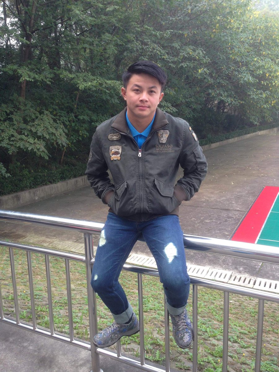 ໂສດມາຈີບຂ້ອຍແດ່