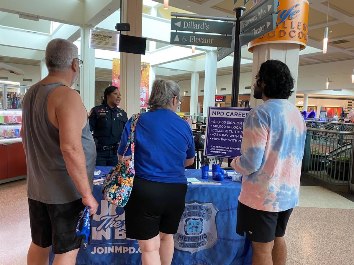 MEM_PoliceDept's tweet photo. Don't forget, we are at the Wolfchase Galleria until 2 pm today. This is your chance to join the #BestInBlue!

#memphispolicedepartment #15kbonus #joinmpd #policeofficer #police #lawenforcement #publicsafety #CommunityPolicing https://t.co/uoRbFF2PQn