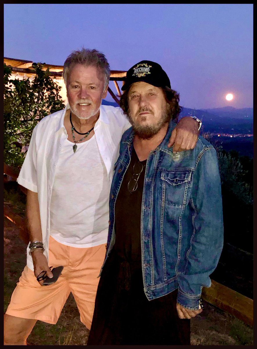 ZuccheroSugar's tweet photo. Senza Una Donna (Without A Woman) con @PaulYoungParlez uscì nel 1991 e fece il giro del mondo.
E ieri ci siamo ritrovati a Lunisiana Soul con mio fratello Paul.
#SenzaUnaDonna #WithoutAWoman #PaulYoung https://t.co/Dl3Z5ThfZa