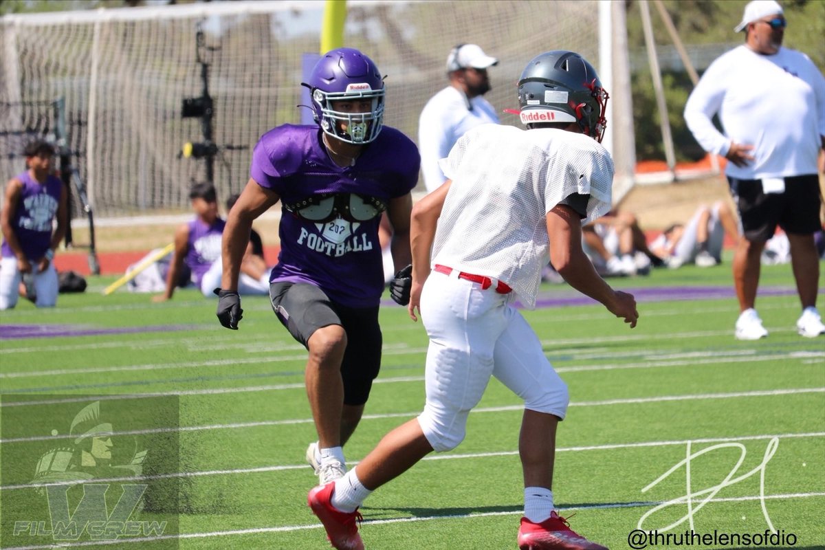 "YOU HAVE TO
PLAY THIS GAME
like somebody just hit your
mother with a two-by-four." -Dan Birdwell 

-SCRIMMAGE AGAINST LEE HIGH SCHOOL

•Dio Trejo 📸’