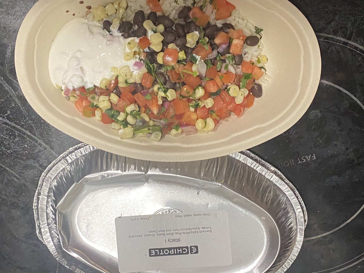 stacyired's tweet photo. Chipotle Do Better… this is last night’s delivery 😒 https://t.co/aTdinhcV0O