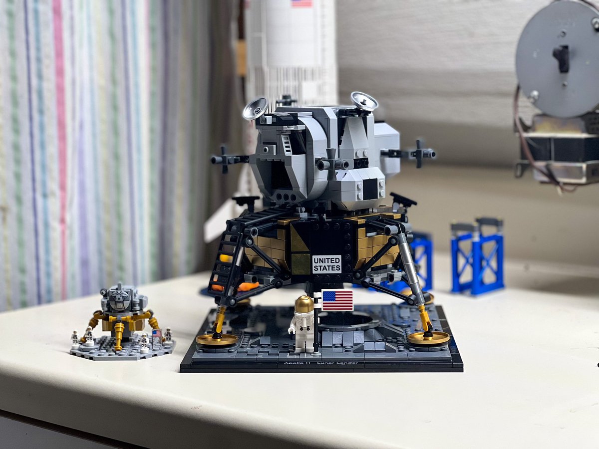CryoWeasel's tweet image. Finally finished the #lego #lunarmodule! This was such a fun set. And they always seem so much bigger than I expect.