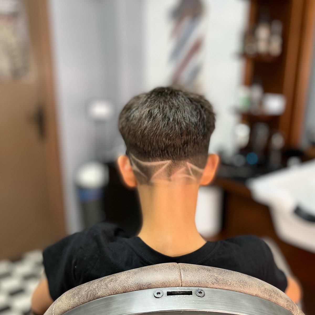 adamhalcon's tweet photo. Comenzamos a divertirnos en la barbería!!! ����💈 #hairstyle #hair #haircut #style #fashion #makeup #barbershop #haircolor #beauty #instagood #barber  #model #picoftheday #barberlife #hairdresser #photooftheday #moda #peluqueria #barbershopconnect #hairstyles #happy #beautiful https://t.co/x4Q5gv9zpn