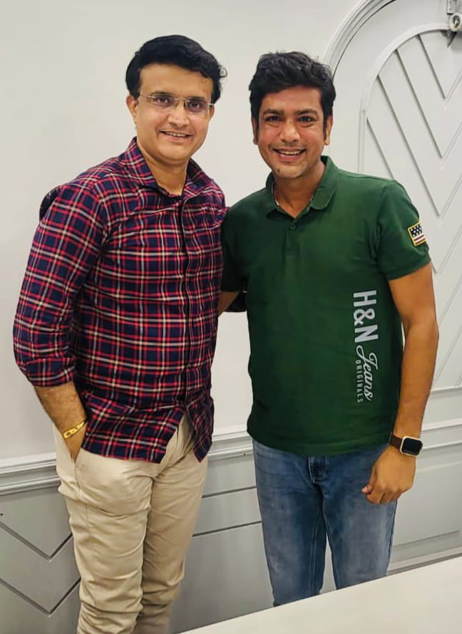 CabCricket's tweet photo. Former Bengal skipper #LRShukla meeting #BCCI president #SouravGanguly for the first time after being appointed Senior Bengal coach recently.

#CAB https://t.co/vdu6kLZoCo
