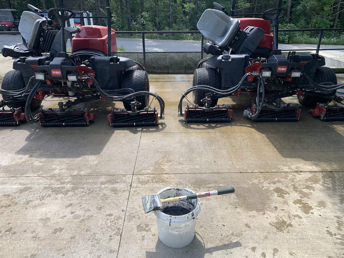 TaytheMechanic's tweet photo. Level up dual lapping!! 😂😂 the other 3 are already drying 😜 #maintenancesaturday https://t.co/c0PJBkxQpu