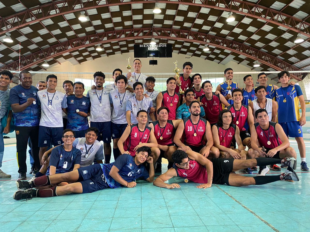 UgFeder's tweet photo. Con el apoyo de nuestras Autoridades @PacoRector,  @MelvinZavalaUG y nuestra facultad @UgFeder, logramos Vicecampeonato Nacional de Volibol Modalidad Sala en la Categoria Másculino en una final emocionante Vs  Universidad Católica Santiago de Guayaquil. https://t.co/znIi8d1WXW