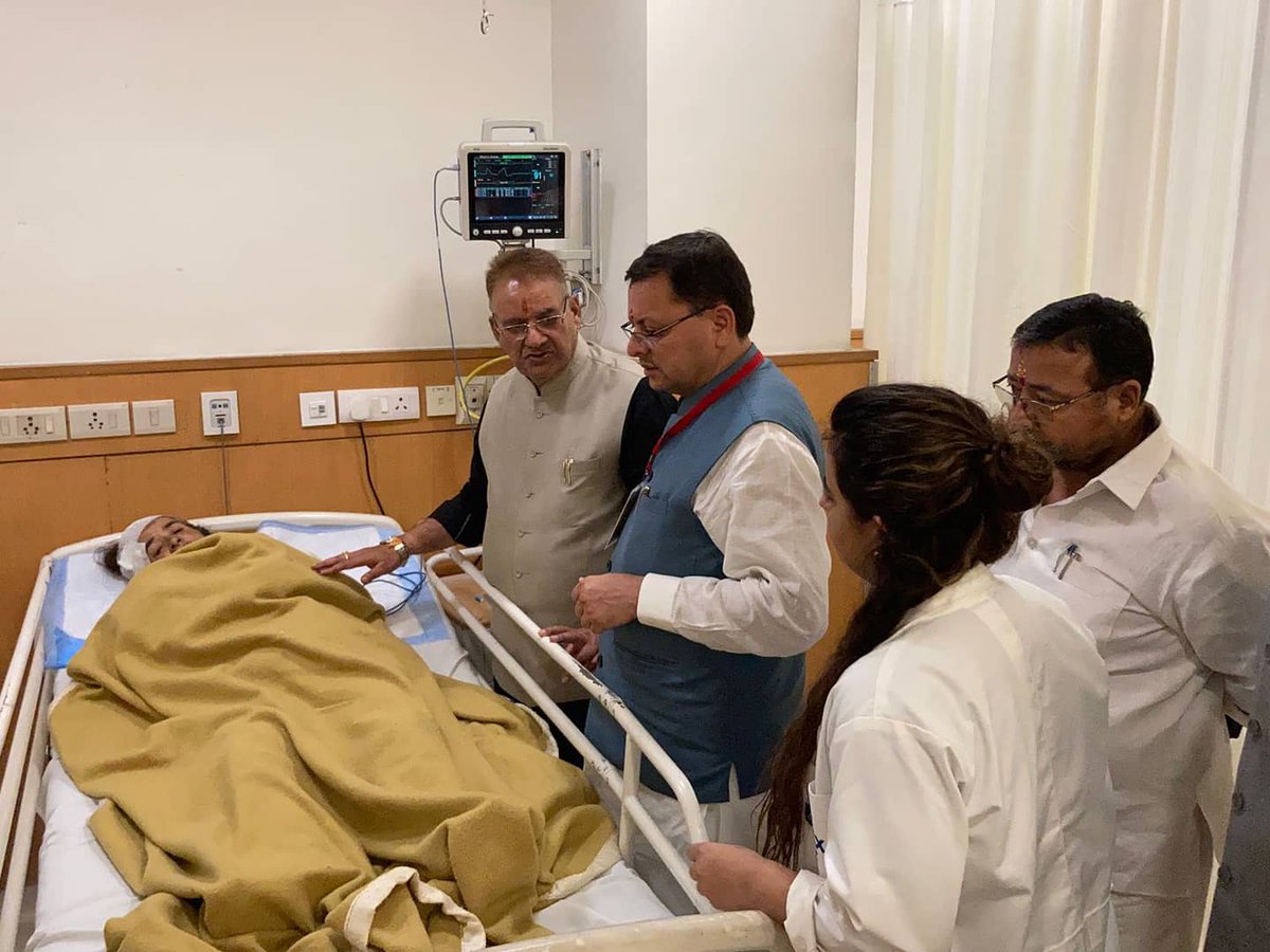 ganeshjoshibjp's tweet photo. आज शाम मुख्���मंत्री @pushkardhami जी ने मैक्स अस्पताल पहुंचकर सरखेत में आई आपदा में घायल हुए व्यक्तियों का हाल जाना व हरसंभव मदद का आश्वासन दिया।
संक�� की इस घड़ी में सरकार आपदा प्रभावितों के साथ है।
मैं सभी घायलों के शीघ्र स्वास्थ्य लाभ की ईश्वर से प्रार्थना करता हूं।
#Uttarakhand https://t.co/0Ui5g7QxIv