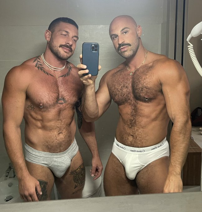 Watch Momo's leaked NSFW photo on TwXstars