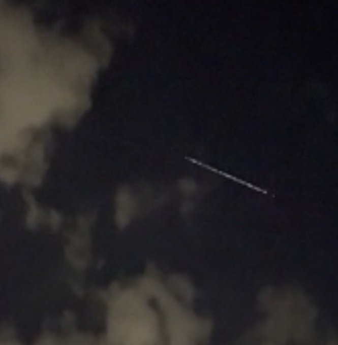 On the BC coast last night, &amp; #Starlink scared the bezjeasus out of me.