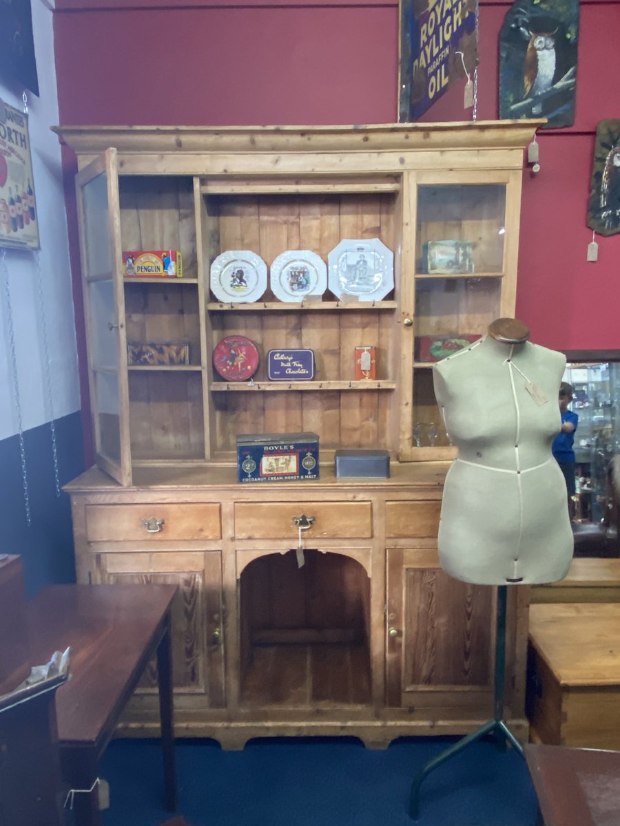 astraantiques's tweet photo. Original Victorian farmhouse pine dresser….. #victorianhome #oldpine #victotianpinedresser #pinedresser #victoriankitchen #farmhousekitchen #newin #astraantiquescentre #hemswell #lincolnshire https://t.co/EbsUEEY1Lq