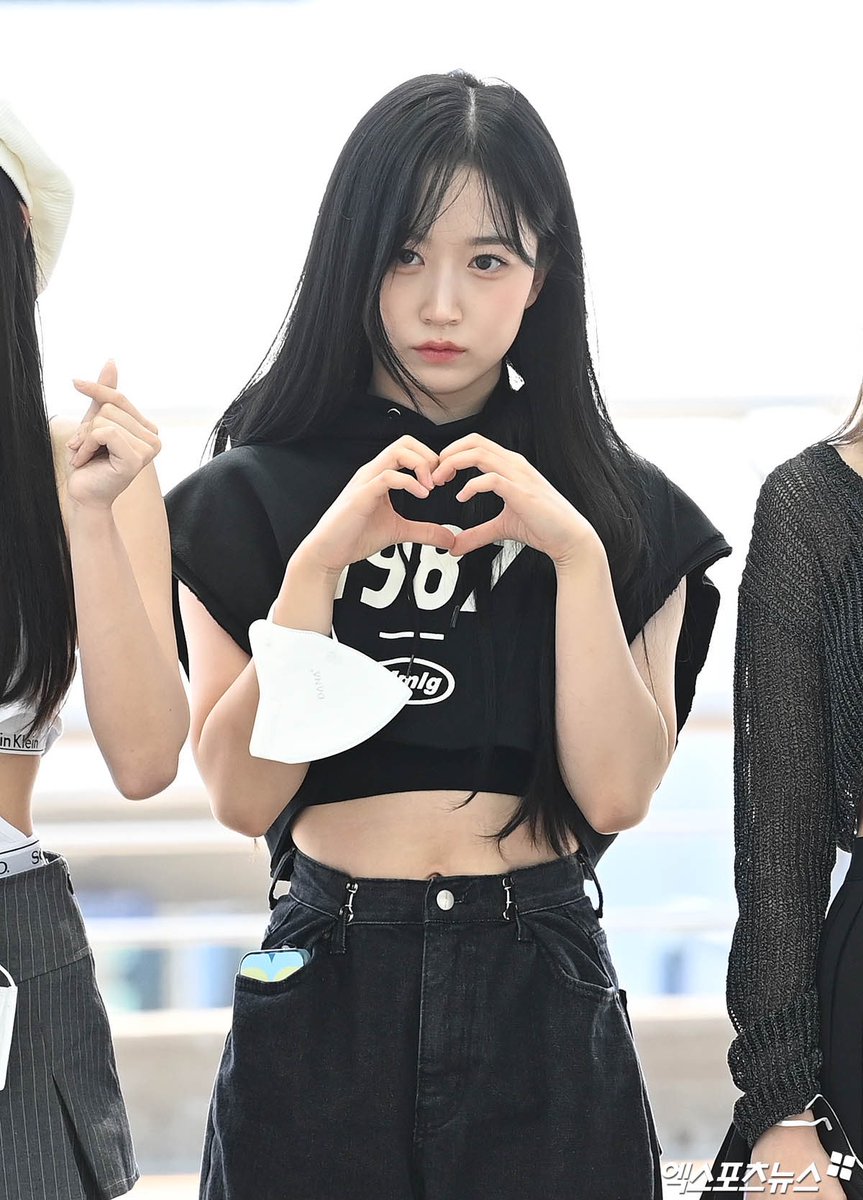 📸| 20.08.22

Press Fotos da #HAEWON no aeroporto ICN indo para Los Angeles para a KCON LA

#HAEWON #해원 #오해원 #NMIXX #엔믹스 <a href="/NMIXX_official/">NMIXX</a>