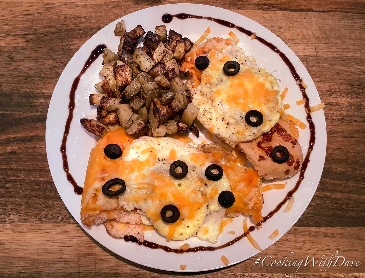 tweetsinpajamas's tweet photo. Saturday breakfast for @adolwyn
Cooked to death eggs on cheese bun with homemade hash browns, olives, shredded cheese & balsamic vinegar reduction
#yyc #CookingWithDave #foodie #yyceats https://t.co/oP5MeUopNP