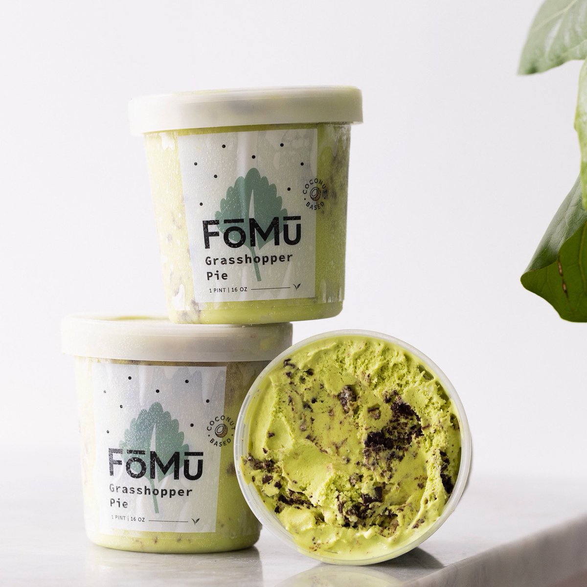 FoMu_Icecream's tweet image. Cold &amp;amp; Cool …
… in the same bite.  🌱🍦
#hotdayessentials #mint #cookies #darkchocolate #grasshopperpie