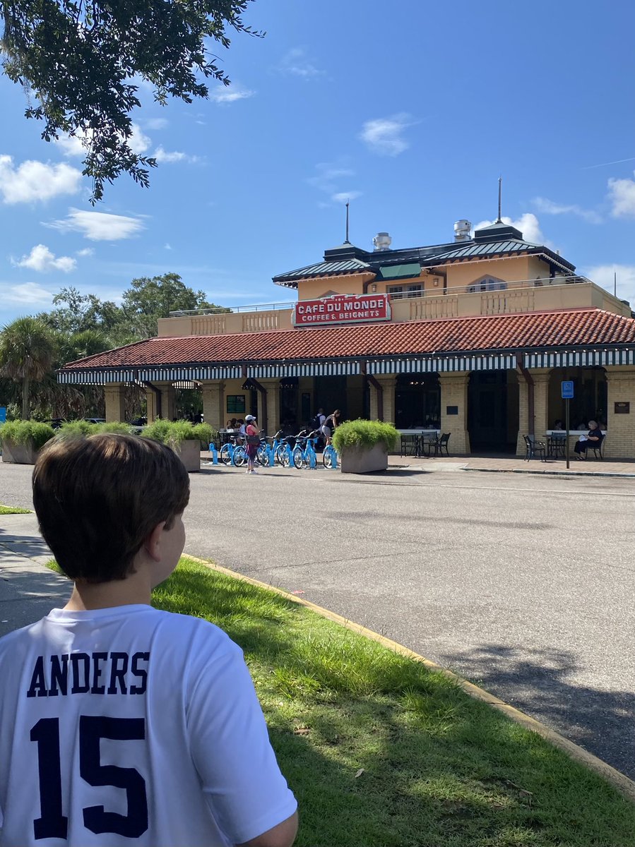 AttyJasonAnders's tweet photo. Another beautiful Saturday in #nola @NOLACityPark @N_O_CafeDuMonde https://t.co/vys9Z53rEE