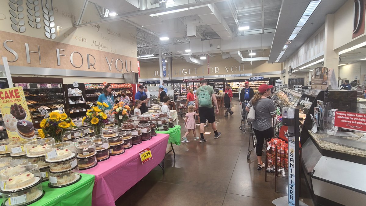 ShawneePC249's tweet photo. Shawnee Price Chopper is holding a Cake Walk! Come on in to WIN a FREE cake! yum! https://t.co/jIQMeE7i3i