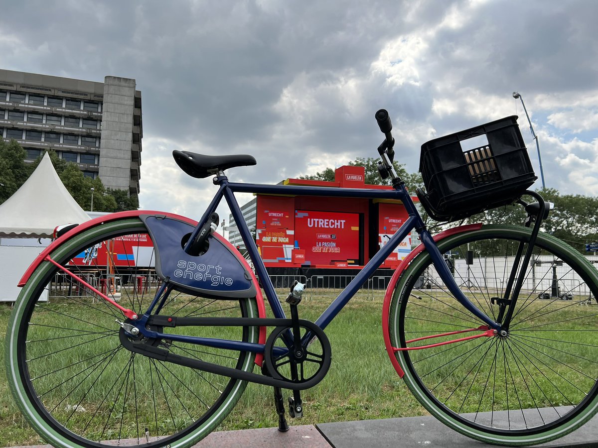 Na drie fantastische dagen in #Utrecht zit <a href="/LaVueltaHolanda/">La Vuelta Holanda</a> in Utrecht er helaas alweer op. Morgen nog een dagje knallen in #Breda. Samen clubs #verduurzamen #VamosHolanda <a href="/Sportenergie_nl/">Sportenergie</a> <a href="/KNWU/">KNWU</a>