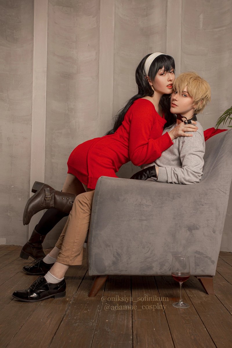 In our family portrait, 
we look pretty happy. 
🥂
Ph by <a href="/server_photos/">Pale Prince</a>
#SPY_FAMILY #yorforger #loidforger