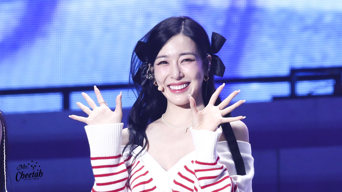 cheetah_mr's tweet photo. 220820 SMTOWN~ Good night~(Can't join SBS T_T) This smile can save the world🥰
#TiffanyYoung 
#티파니영 https://t.co/HAJFnhv07G