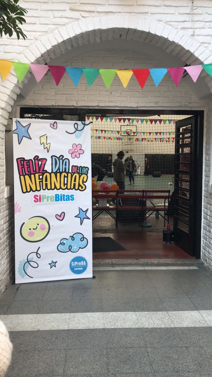 sipreba's tweet photo. ¡Ya casi empieza...!
🎉 #LaFiestaDelSiPreBA
🎈Edición #SiPreBitas

Celebramos el #DíadelasInfancias con en el salón de deportes del Club Oeste (entrando al salón por Av. J. M. Moreno 446)

👨🏻‍🎤¡A las 16hs arranca el show en vivo de @Bigolates!

#DíadelasInfancias
#SiPreBA2022 https://t.co/d19QLgohxh