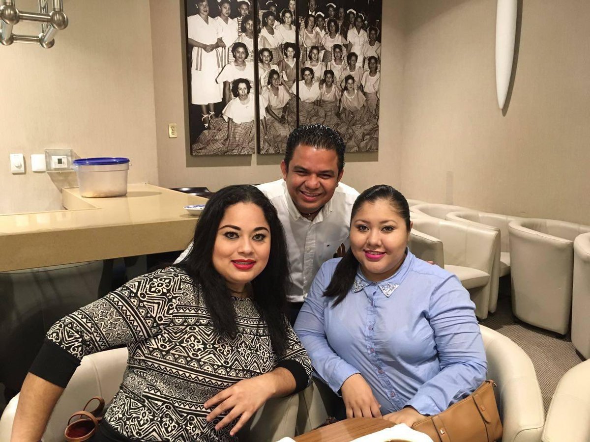 Amiga recibe un afectuoso abrazo hasta Paraíso y mis mejores deseos con motivo de tu cumpleaños mi estimada

¡Felicidades <a href="/LORIEN51/">♣♠Lorien Lázaro ♠♣</a>!