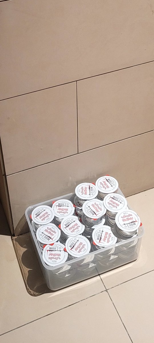 Shekar_Mand's tweet photo. Yesterday I saw this in Business Bay, they have a very good heart. I wanted to thank them immediately,I couldn't say thank you. Now I'm Saying Very Thank You. Share it until it reaches them
#Deliveroo #talabat #StandwithRiders #Dubai #UAE #UaeRiders https://t.co/HKXdXpqiW0