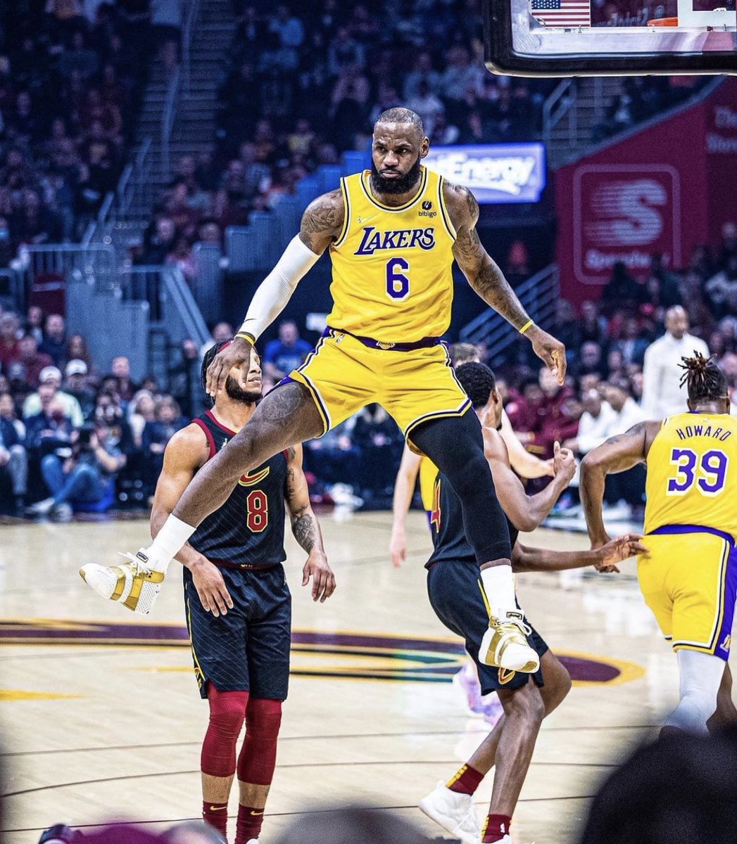 PasionBasketNBA's tweet photo. Esta foto podría parecer un montaje pero es REAL https://t.co/9JgcrTKky1