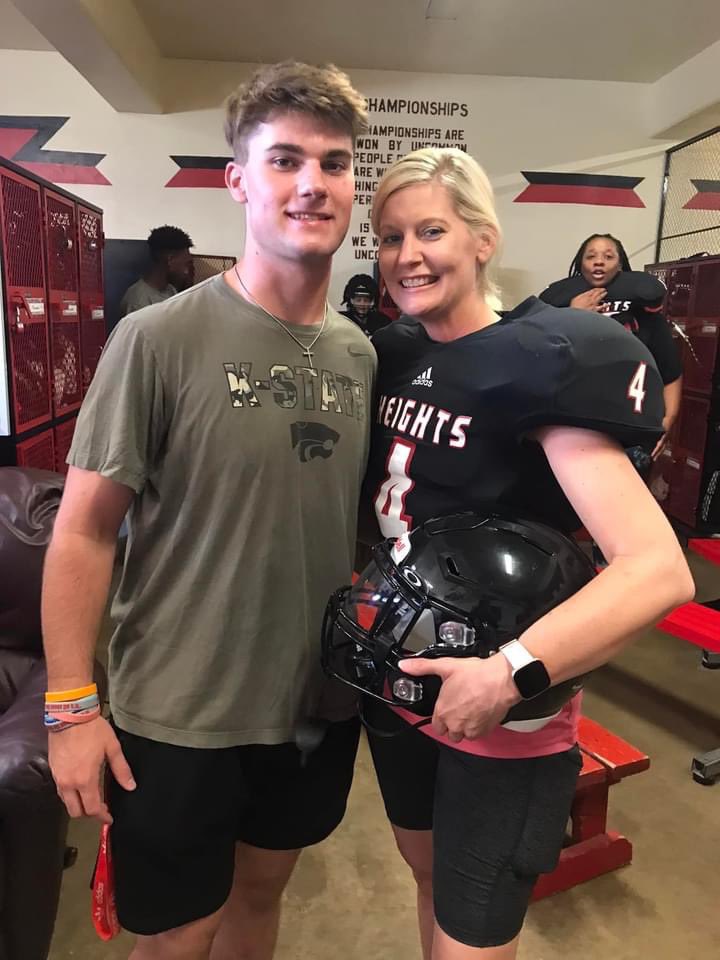 FalconFlip92's tweet photo. @WHtsFootball annual #MomClinic is a success! Momβs learning football to see what their children do weekly from practice, film, to recognizing what is happening on the field under the #FridayNightLights #WPSProud #FalconFamily #SmallTownFeel #Connected @WHtsAthletics https://t.co/sJwST8RHMa
