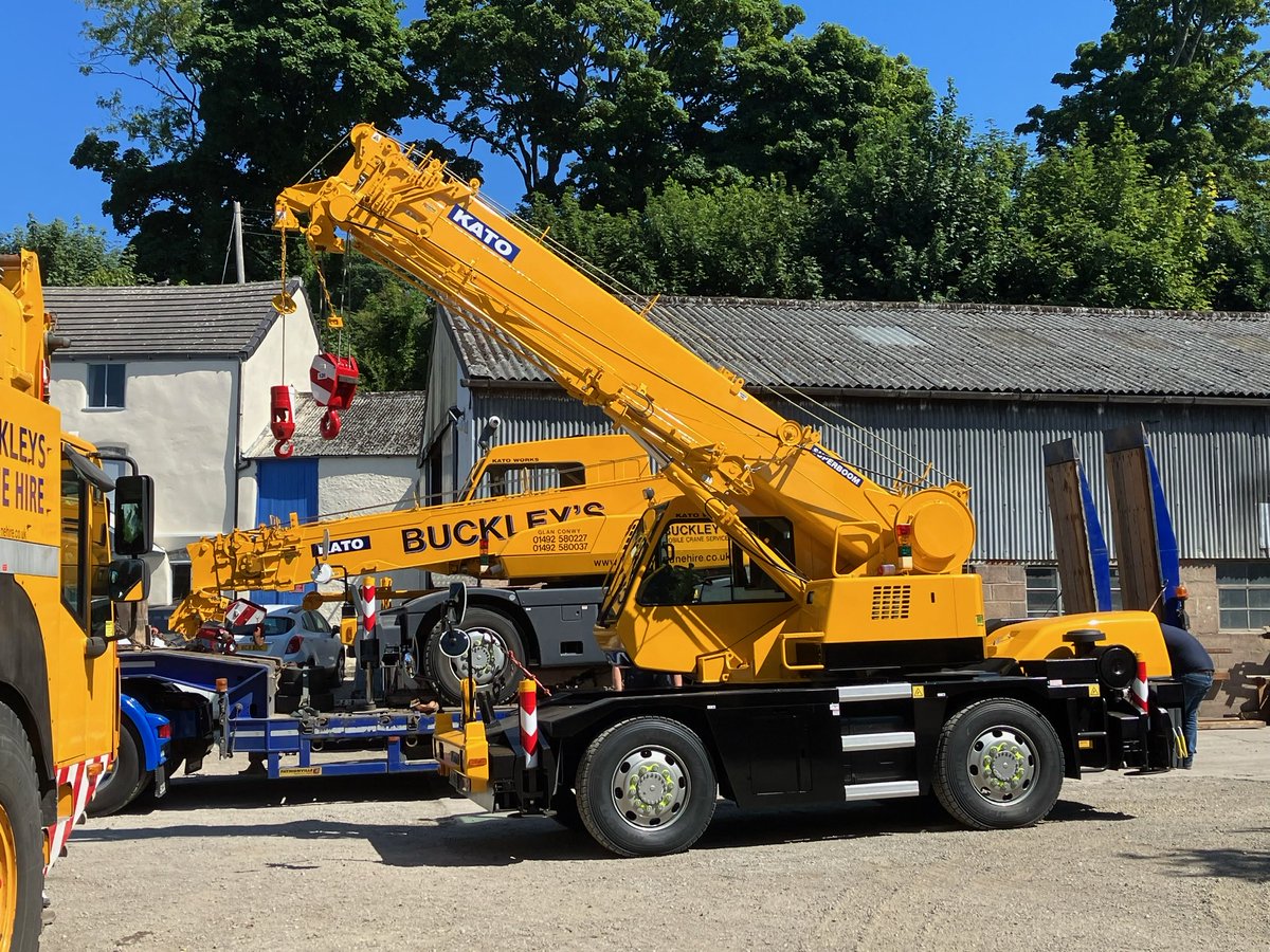 We recently said farewell and thanks for your good service to our 10T Kato KR-10H-L City crane. And said hello and welcome to the fleet to a Kato MR130R 13T City Crane.