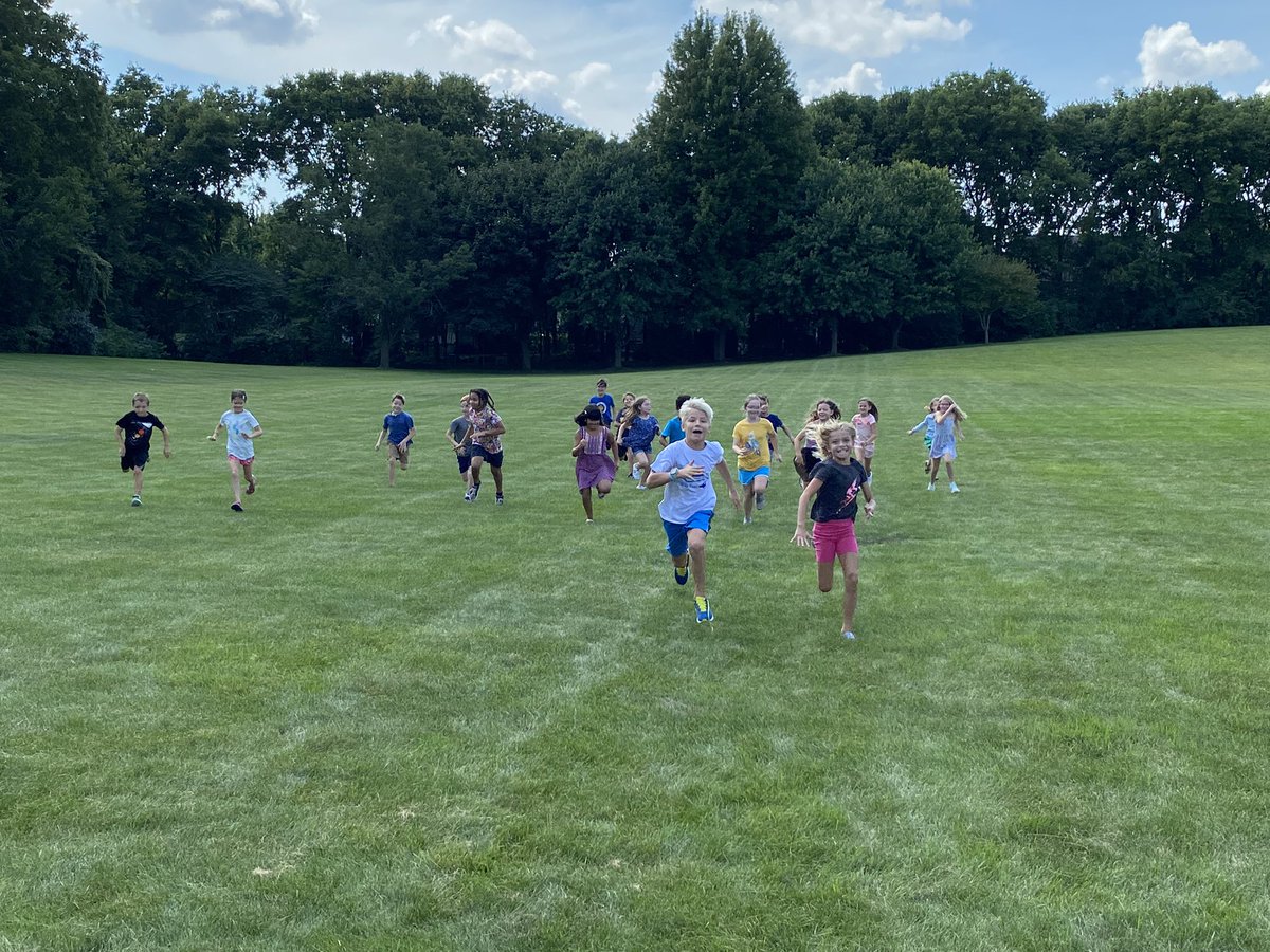 MrsTrygg's tweet photo. The Goal: Cross the line.

The Methods: As unique &amp; diverse as the personalities in our learning community.

The Result: Laughter, team work, appreciation for the process, and ultimately: success!

#ThirdGradeDucks #DiverseLearners #CommunityBuilding #WeAreGeneva304 #Geneva304 https://t.co/mWmT2SgdUM