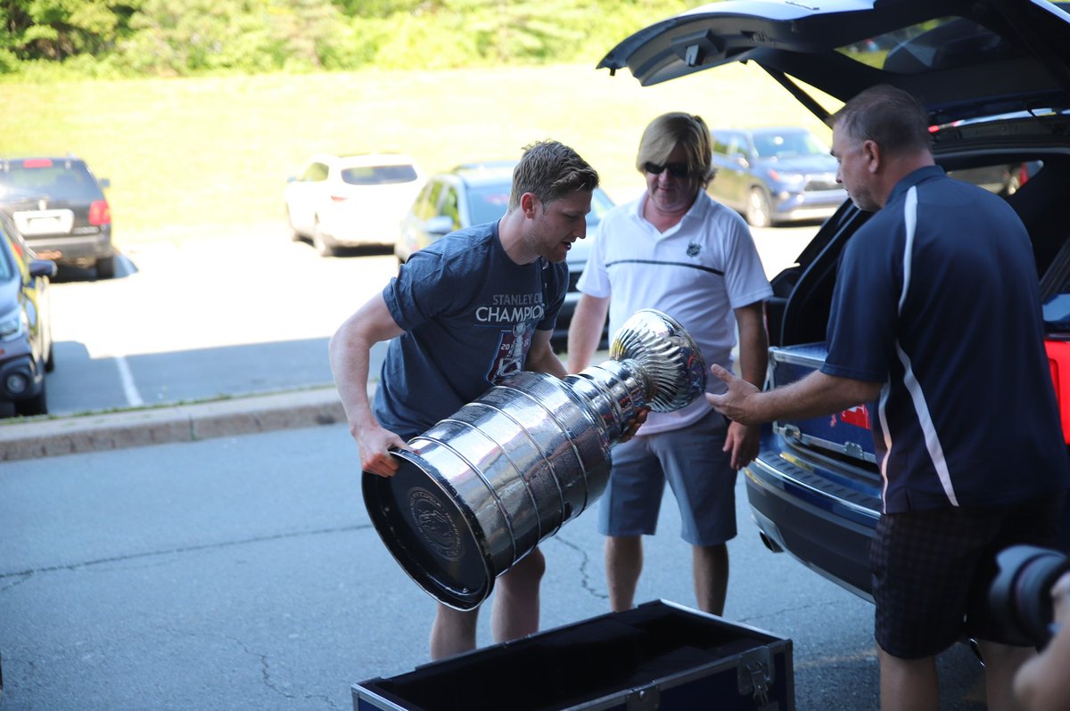 Avalanche's tweet photo. Nate and Lord Stanley reunited π₯°
#GoAvsGo https://t.co/r5gLFBi0mQ