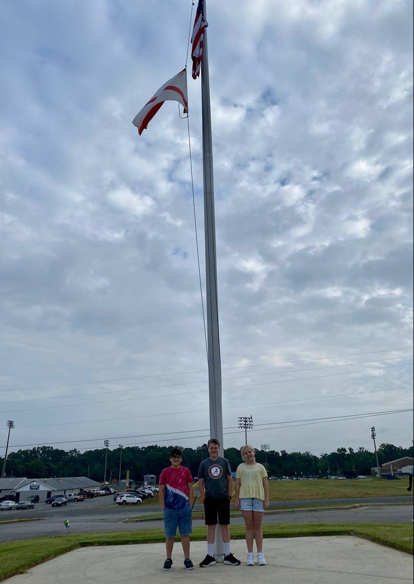 Thank you to Mrs. Johnston's homeroom for being our announcement &amp; flag helpers this week! Thank you: Ashlynn, Autumn,  Mason, Khloe, Kennedy, James, Eli, Holly, Savannah, Bella, Kaydon, &amp; Andrew! Next up is Mrs. Byars homeroom! #MoodyMiddleSchool #LeadersInTraining <a href="/sccboe/">St. Clair County Schools</a>