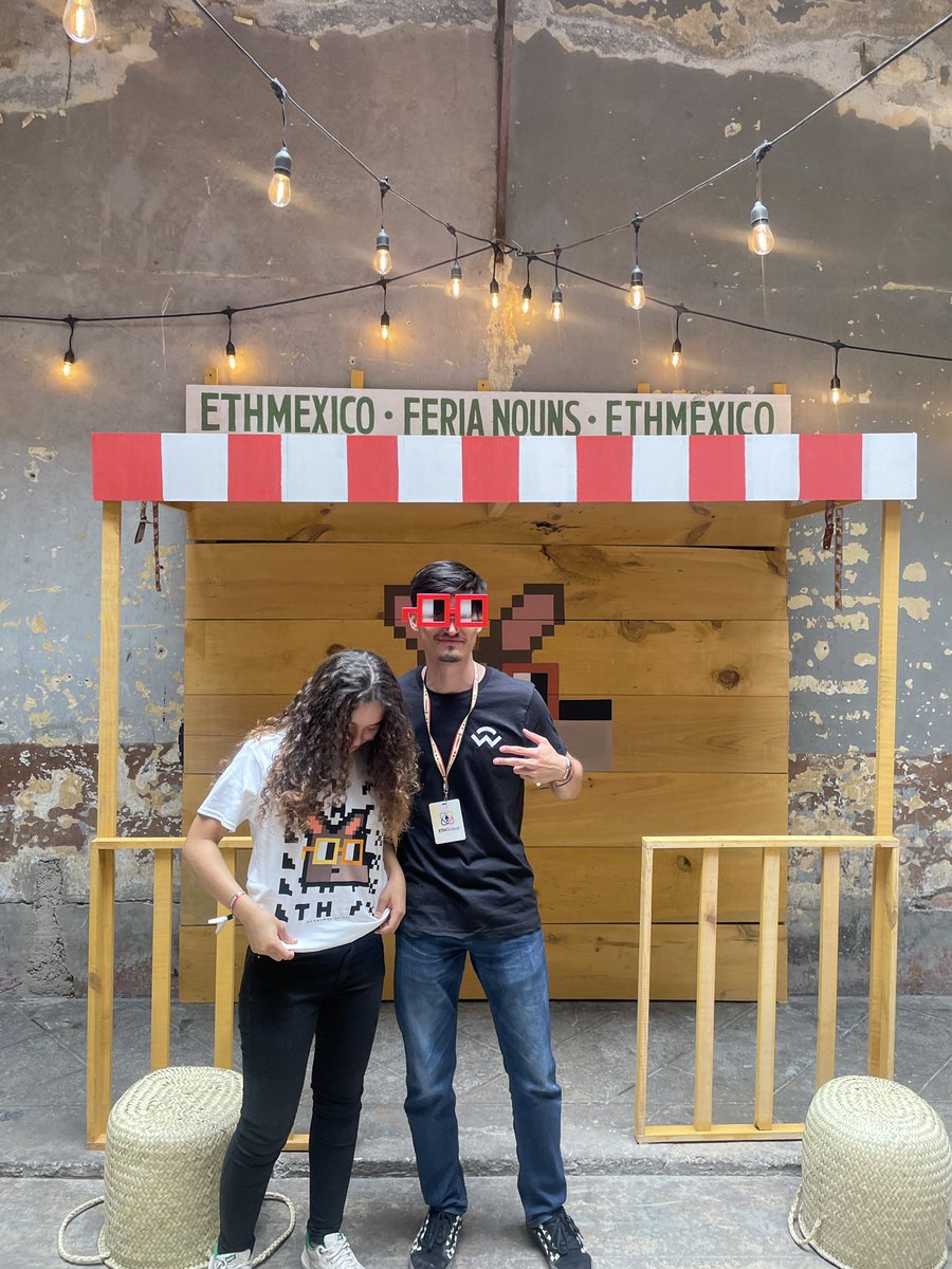 rebeca_lissa's tweet photo. Acá en la #ferianouns con @NounsDAOAmigos en  #ETHMX .  @leobunster @rthvel https://t.co/BI0iPiMcrm