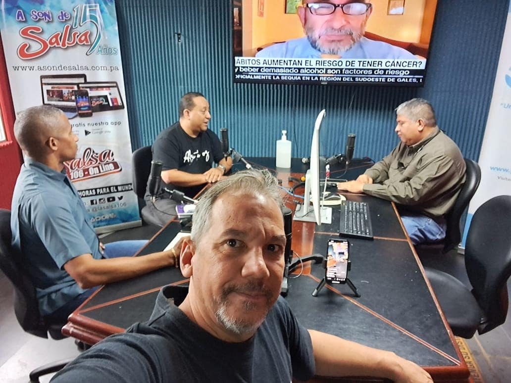 ConapolPMA's tweet photo. interesante fue la participación hoy 200822 de nuestros compañeros Víctor Alvarado y Gustavo Ávila en el programa radial Alza tu Voz de la Exitosa, dirígido por Iván Picota y Néstor Ríos, en la temática, Situación de  Orden Público Nacional y Paz Social. Felicidades compañeros. https://t.co/Zi4eHKNJtH