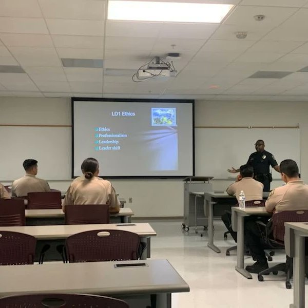 guttierez_john's tweet photo. This past week I was honored to have the opportunity to speak with our Student Community Service Officers, on the importance of Ethics. Modeling #EthicalBehavior, #Leadership, and #Professionalism. https://t.co/Z0Dz5B7TFi