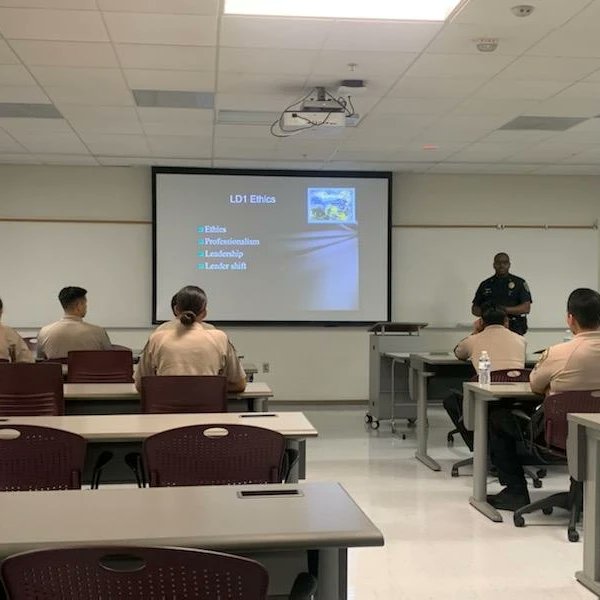 guttierez_john's tweet photo. This past week I was honored to have the opportunity to speak with our Student Community Service Officers, on the importance of Ethics. Modeling #EthicalBehavior, #Leadership, and #Professionalism. https://t.co/Z0Dz5B7TFi
